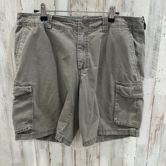 Columbia Omni-Shade Green Cargo Shorts Mens Size 36 10” Inseam - Picture 1 of 7